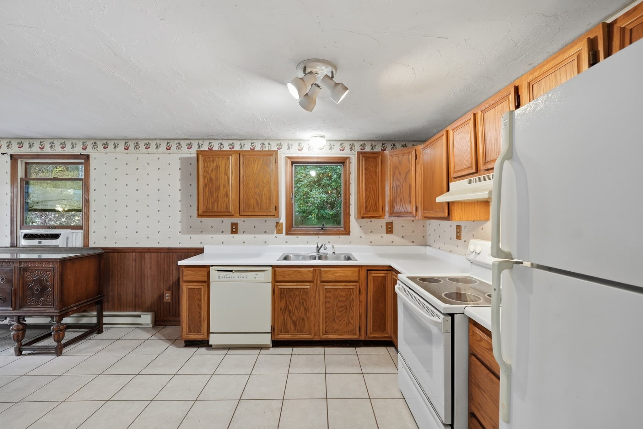 Single Family Residence at 34 Vinton Rd, Holland MA 01521, photo 4 of 38