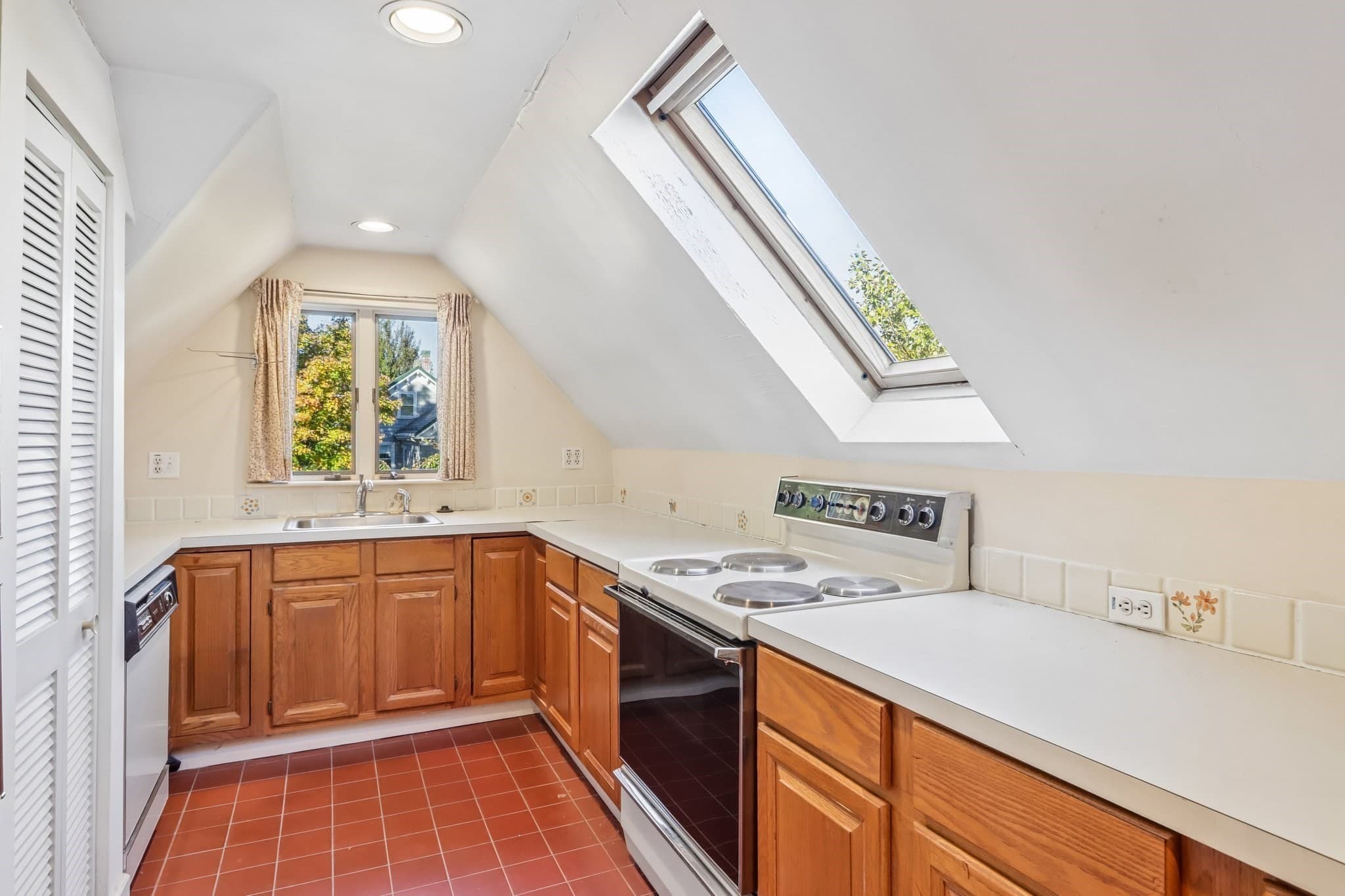 Condominium at 20 Russell Ter # 3, Arlington MA 02474, photo 13 of 37