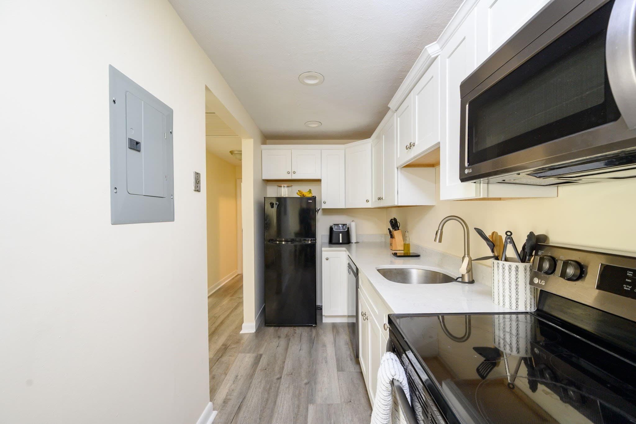 Condominium at 37 Fountain Ln # 14, Weymouth MA 02190, photo 5 of 19