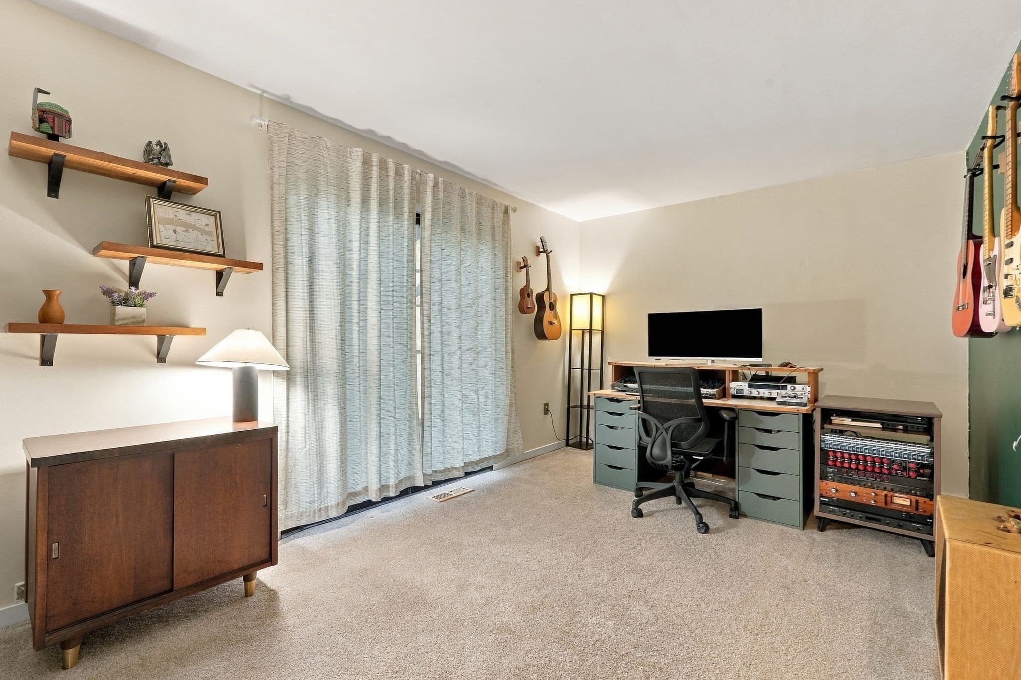 Single Family Residence at 35 The Hollow, Amherst MA 01002, photo 17 of 32