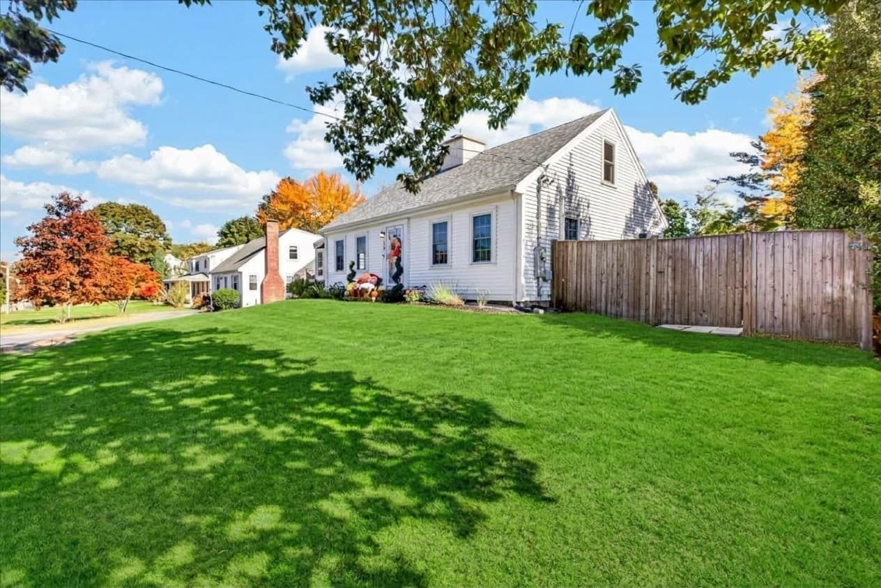 Single Family Residence at 238 Liberty St, Braintree MA 02184, photo 2 of 41