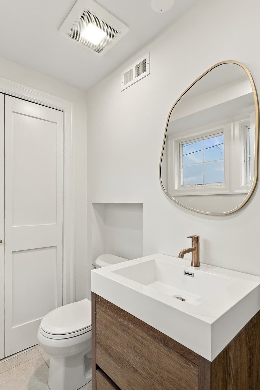 Single Family Residence at 20 Edgewood Rd, Marblehead MA 01945, photo 12 of 42