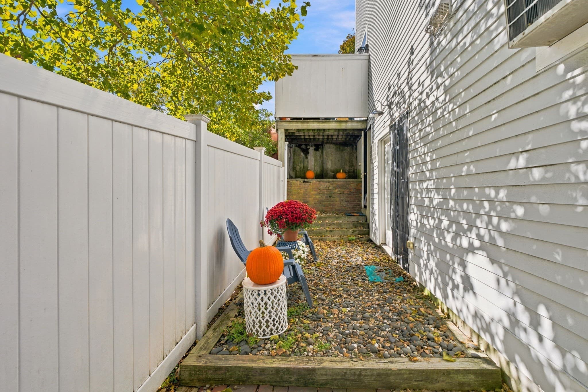 Condominium at 131 Merrimac St # 1, Newburyport MA 01950, photo 23 of 24