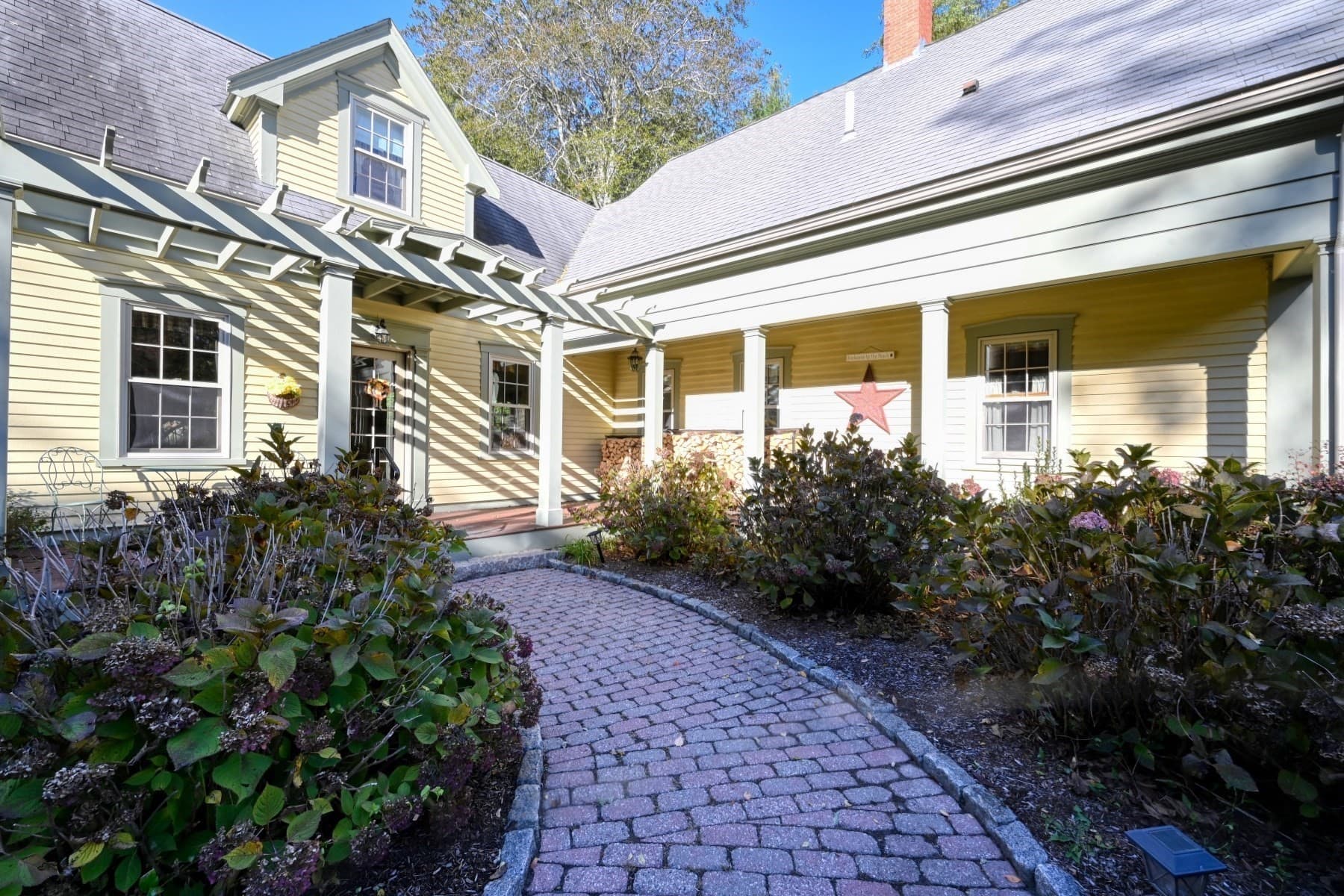 Single Family Residence at 240 Oldham Street, Pembroke MA 02359, photo 7 of 38