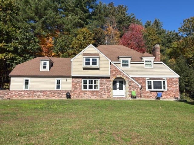 95 Jewett St, Pepperell MA 01463