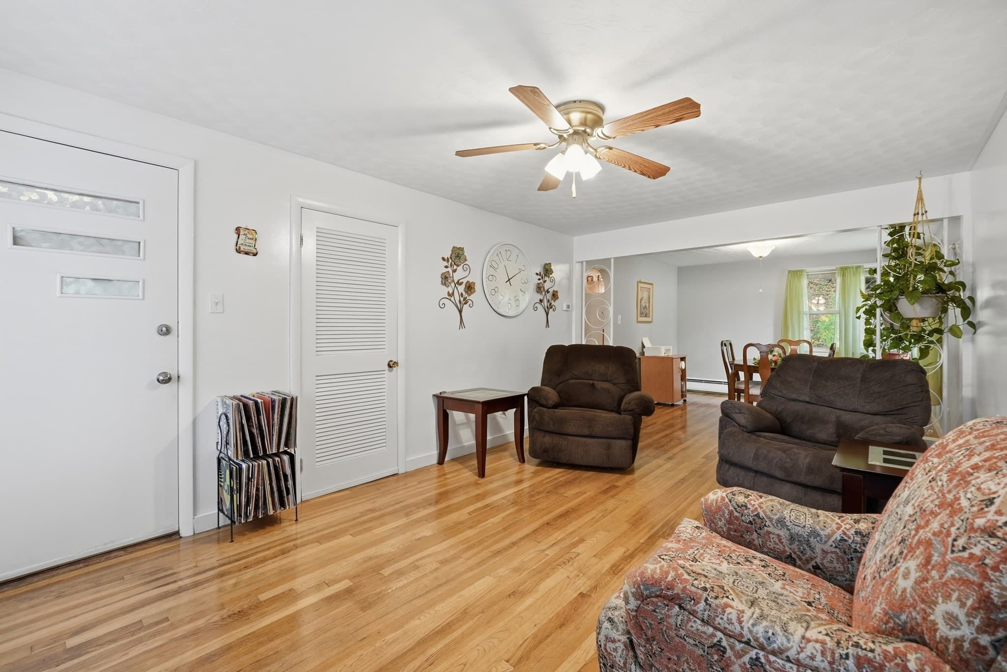 Single Family Residence at 605 Chandler St, Worcester MA 01602, photo 5 of 39