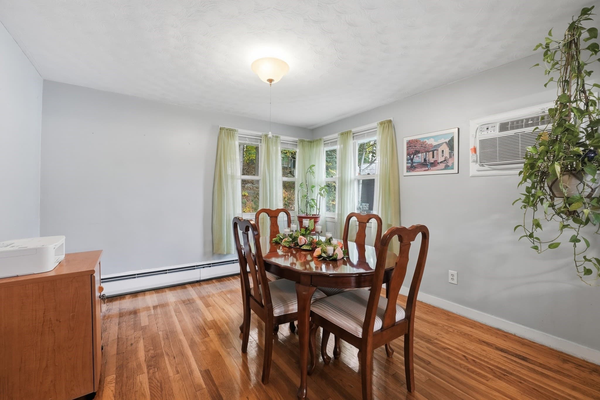Single Family Residence at 605 Chandler St, Worcester MA 01602, photo 9 of 39