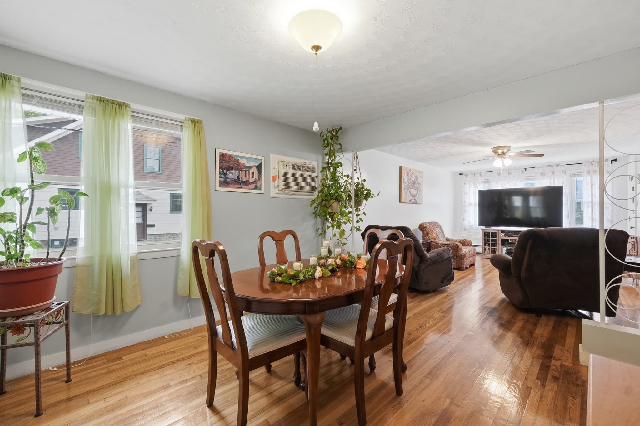 Single Family Residence at 605 Chandler St, Worcester MA 01602, photo 10 of 39