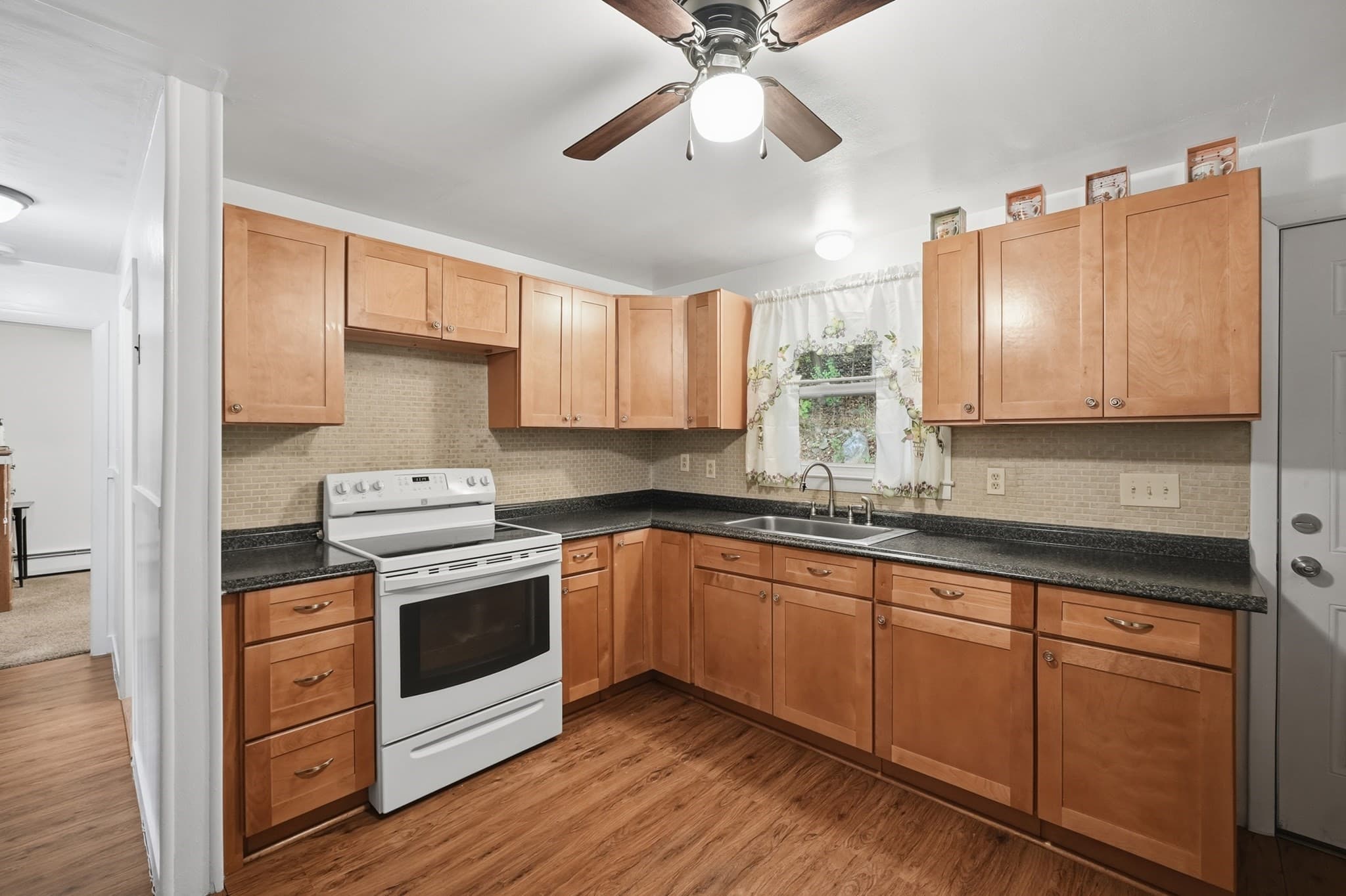 Single Family Residence at 605 Chandler St, Worcester MA 01602, photo 14 of 39