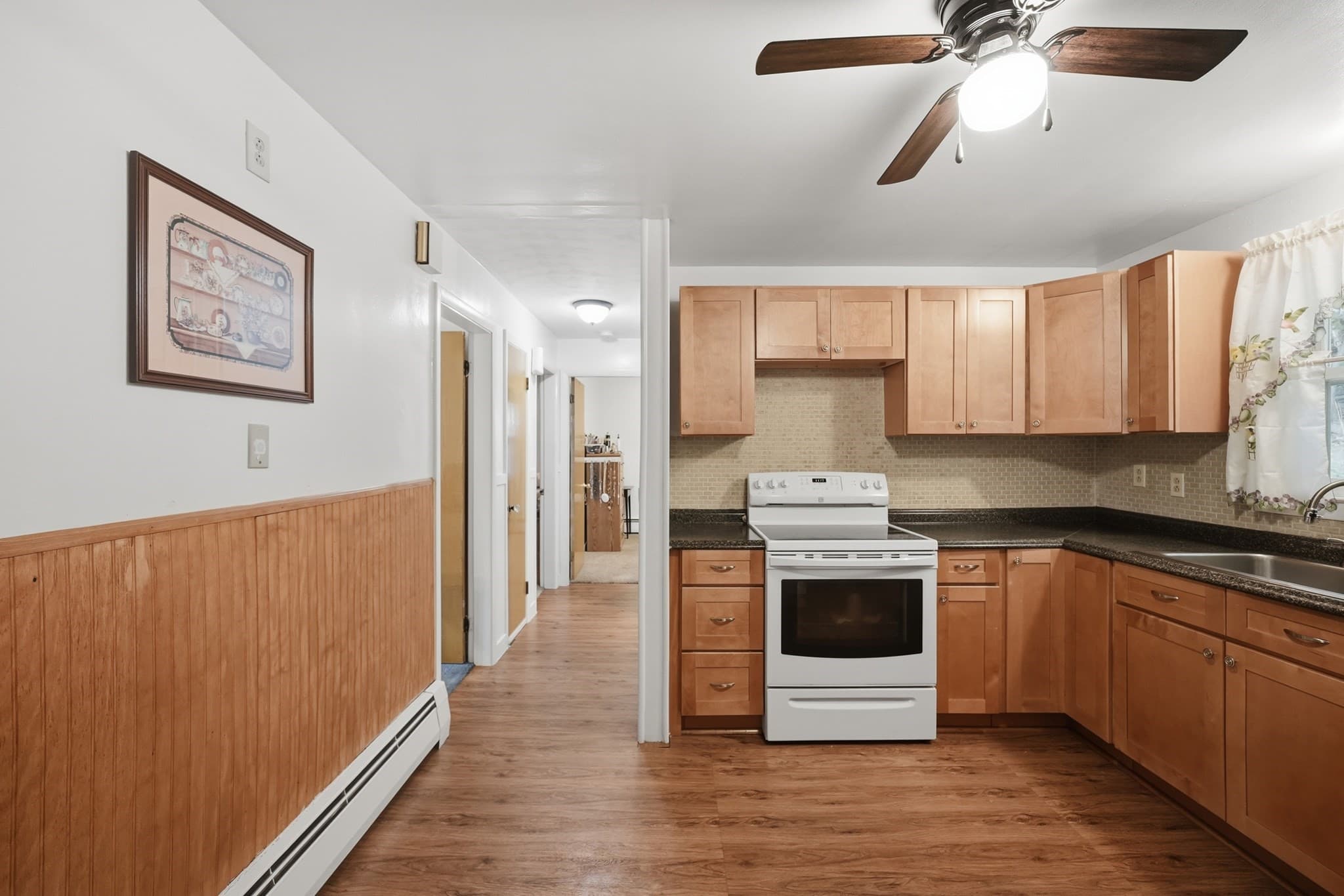 Single Family Residence at 605 Chandler St, Worcester MA 01602, photo 18 of 39