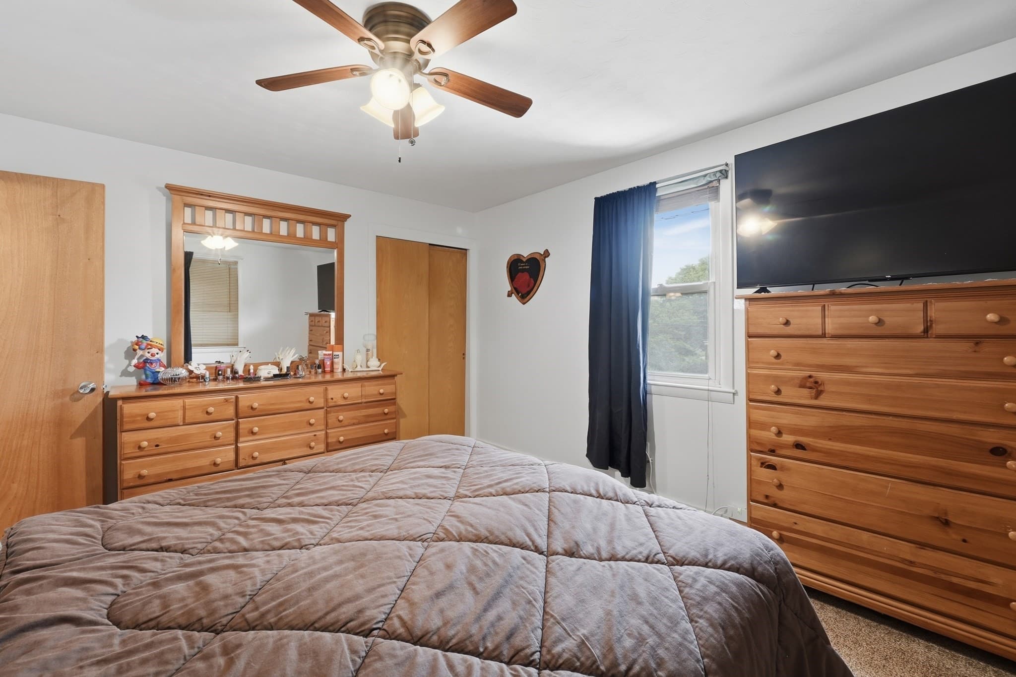 Single Family Residence at 605 Chandler St, Worcester MA 01602, photo 25 of 39
