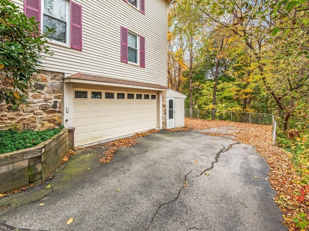 Multi Family at 20 Roger St, Southbridge MA 01550, photo 3 of 34