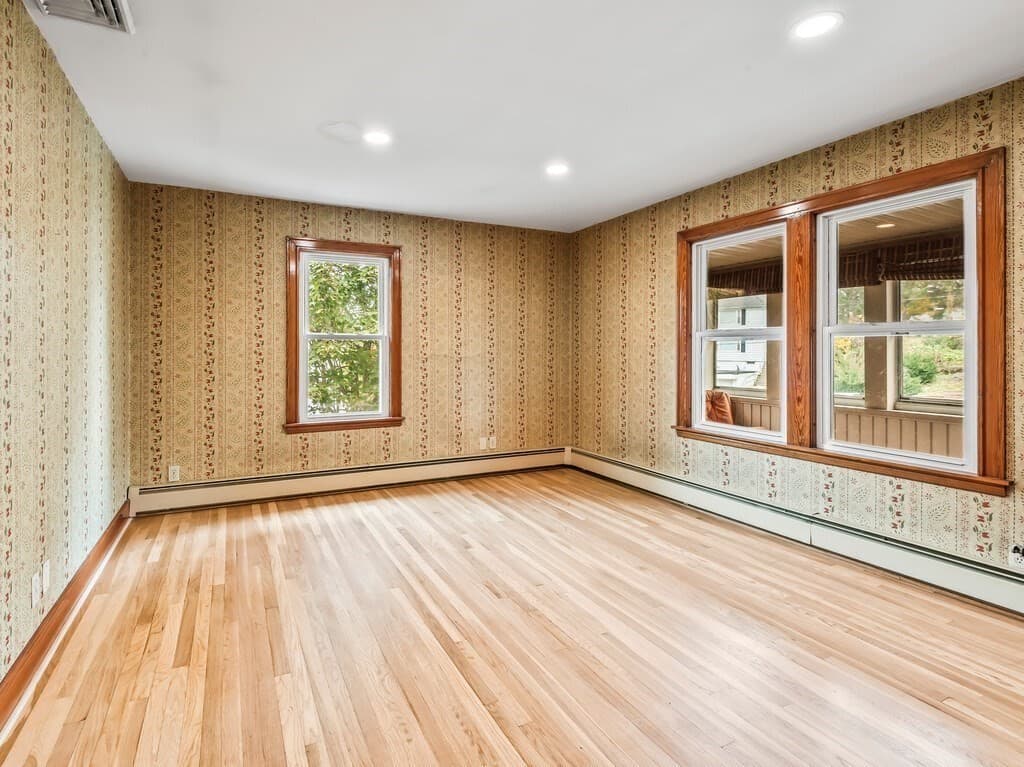 Multi Family at 20 Roger St, Southbridge MA 01550, photo 10 of 34