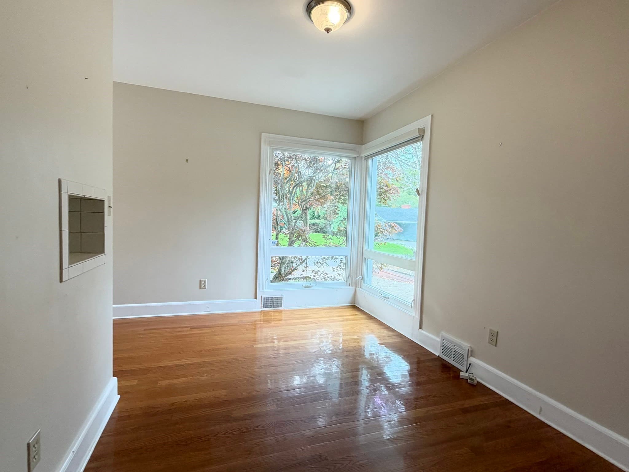 Single Family Residence at 25 Wayne Memorial Dr, Dartmouth MA 02747, photo 7 of 42