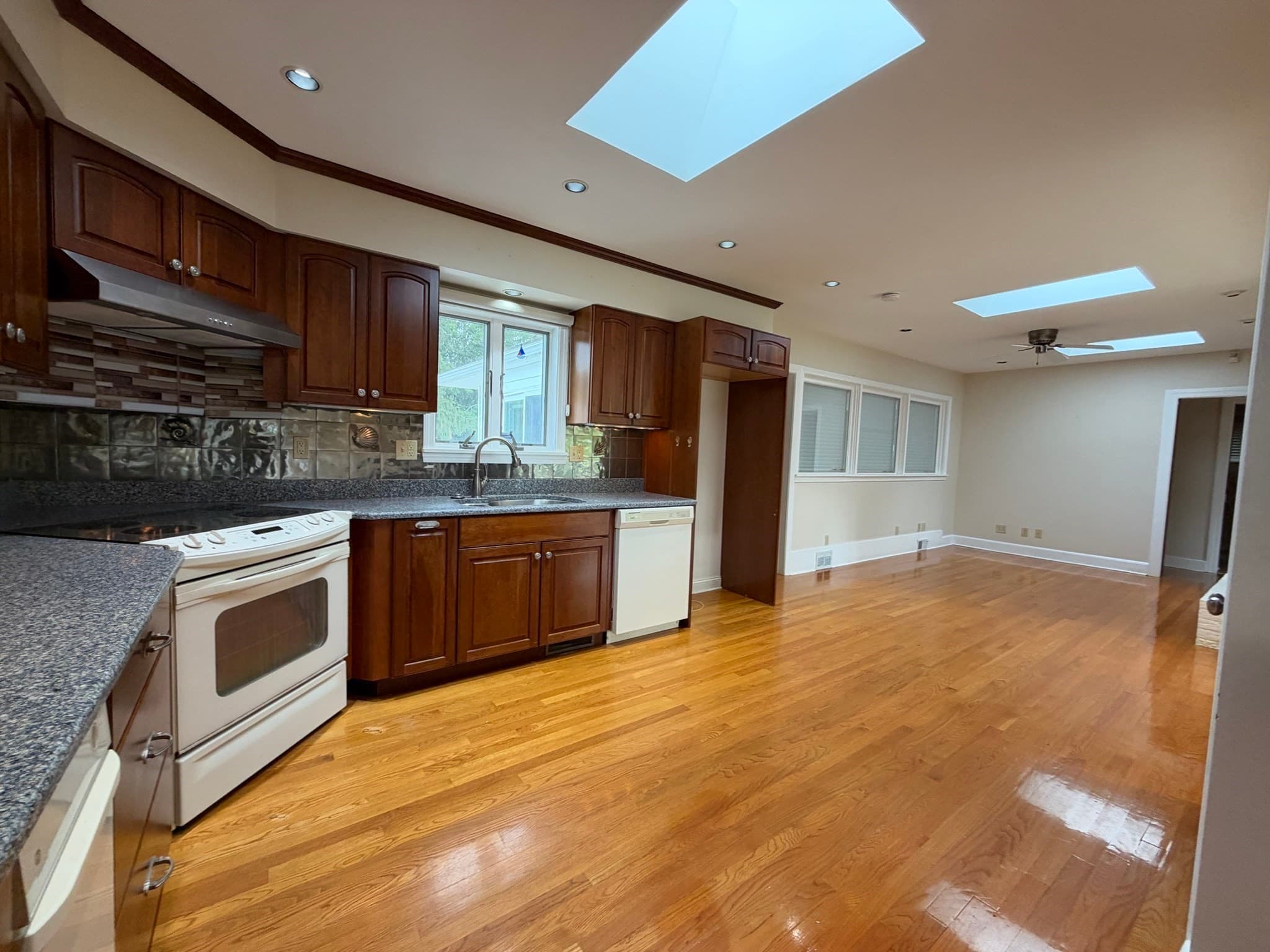 Single Family Residence at 25 Wayne Memorial Dr, Dartmouth MA 02747, photo 5 of 42
