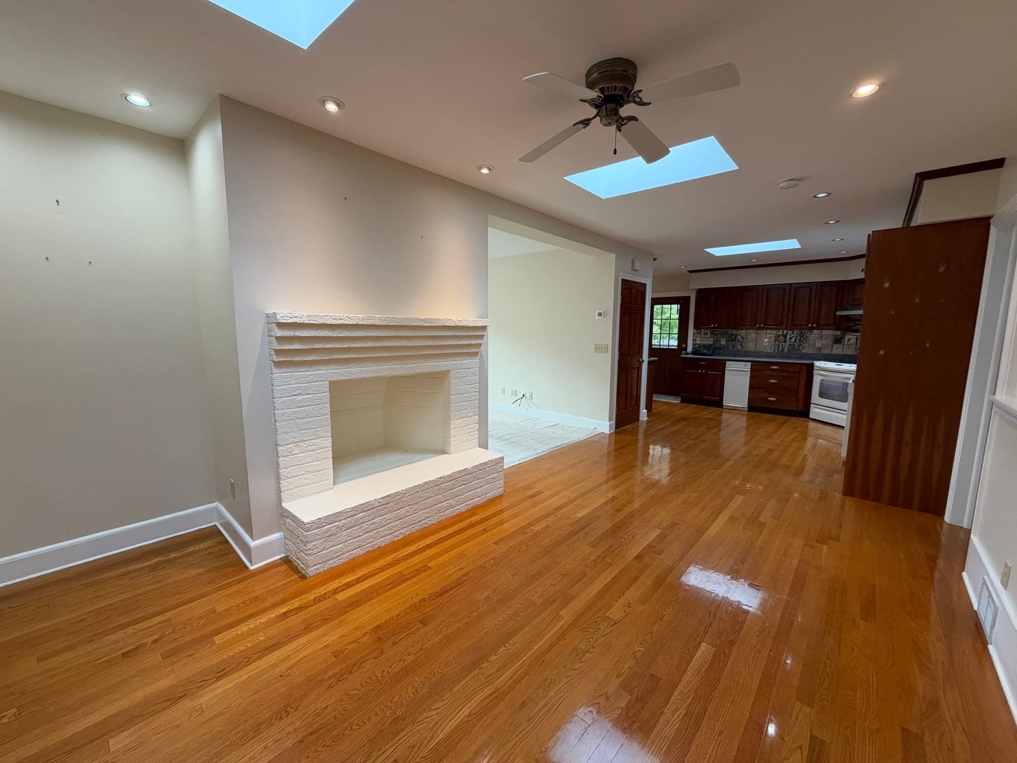 Single Family Residence at 25 Wayne Memorial Dr, Dartmouth MA 02747, photo 9 of 42