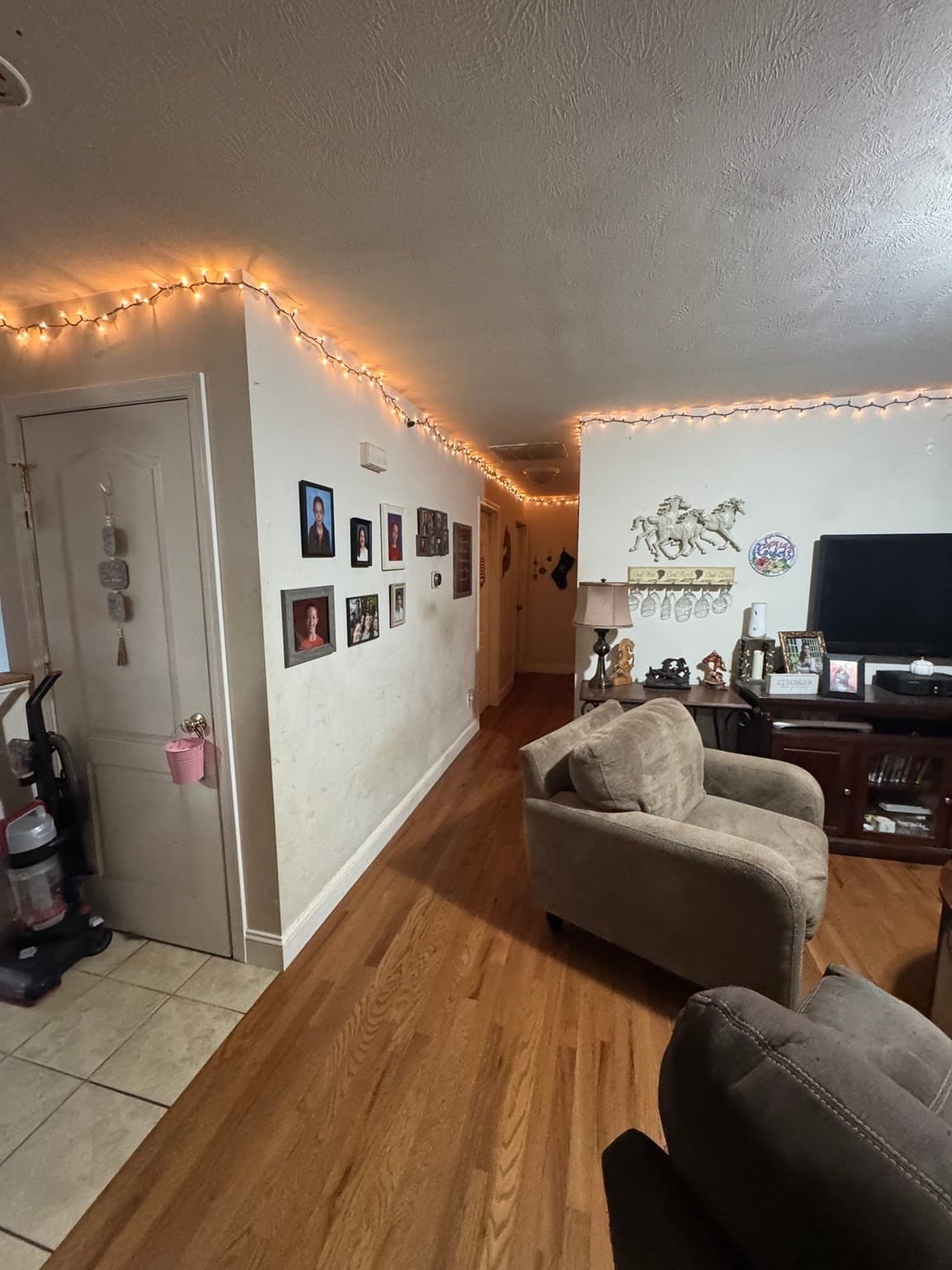 Single Family Residence at 11 Park St, Swansea MA 02777, photo 11 of 35