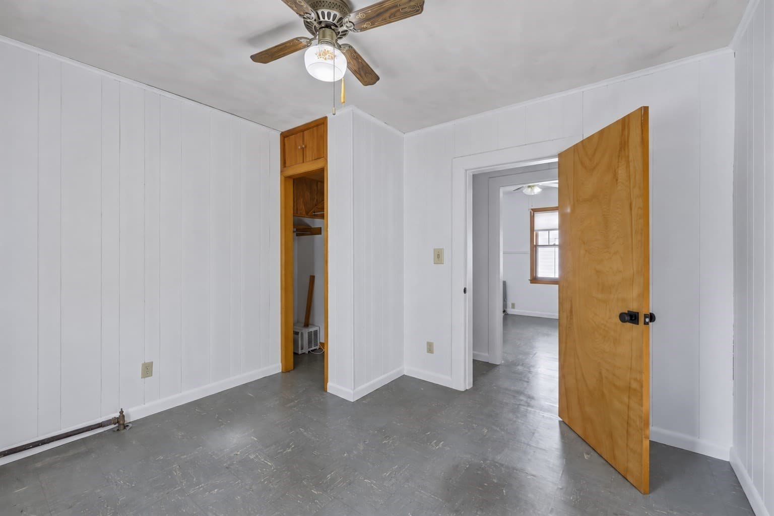 Single Family Residence at 196 Sargeant St, Holyoke MA 01040, photo 23 of 30