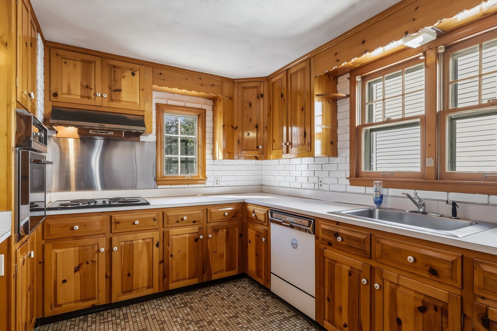 Single Family Residence at 196 Sargeant St, Holyoke MA 01040, photo 16 of 30