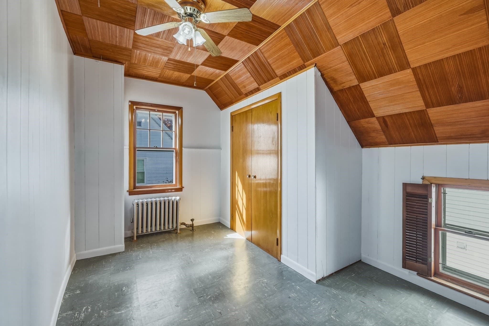 Single Family Residence at 196 Sargeant St, Holyoke MA 01040, photo 26 of 30