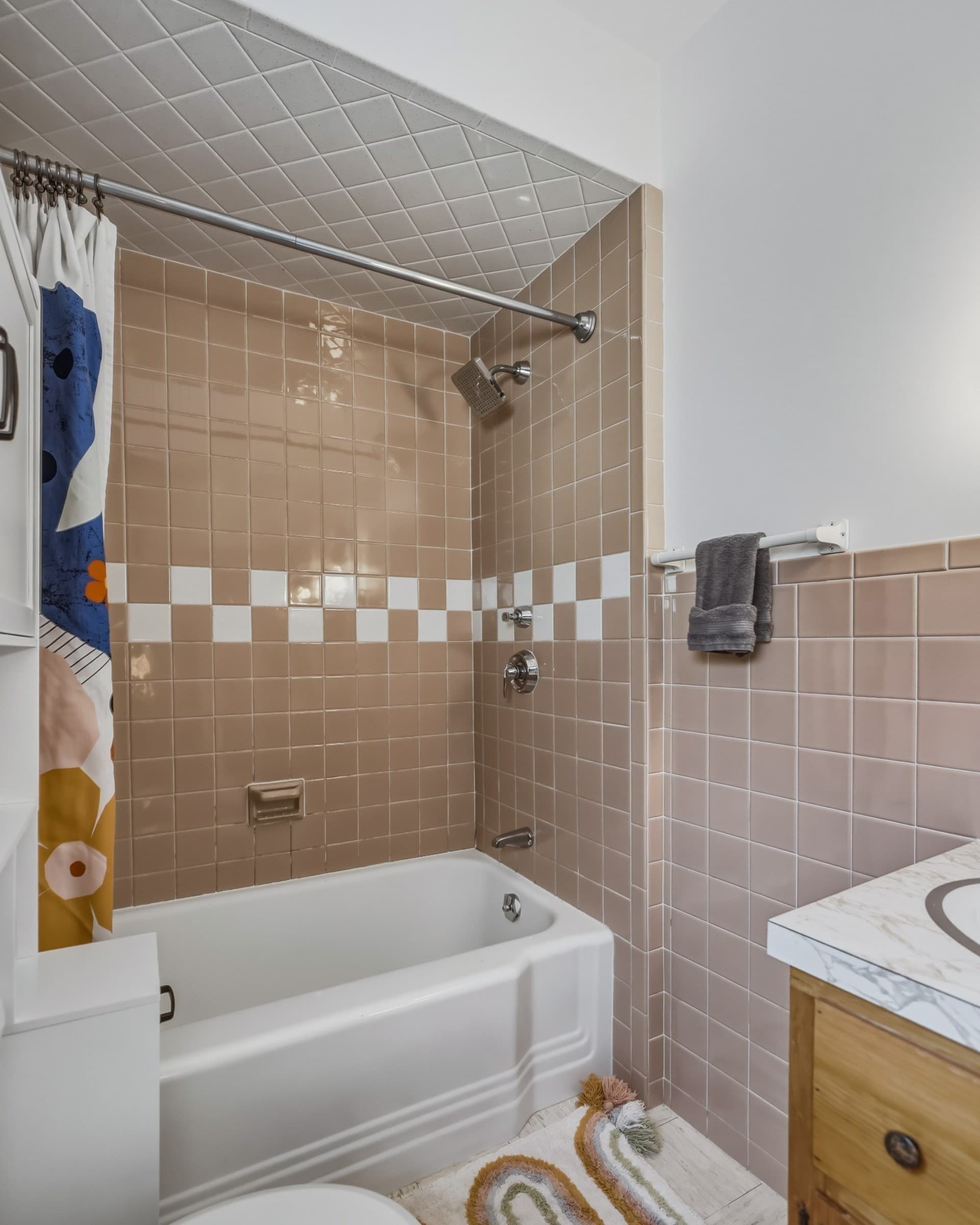 Single Family Residence at 196 Sargeant St, Holyoke MA 01040, photo 28 of 30