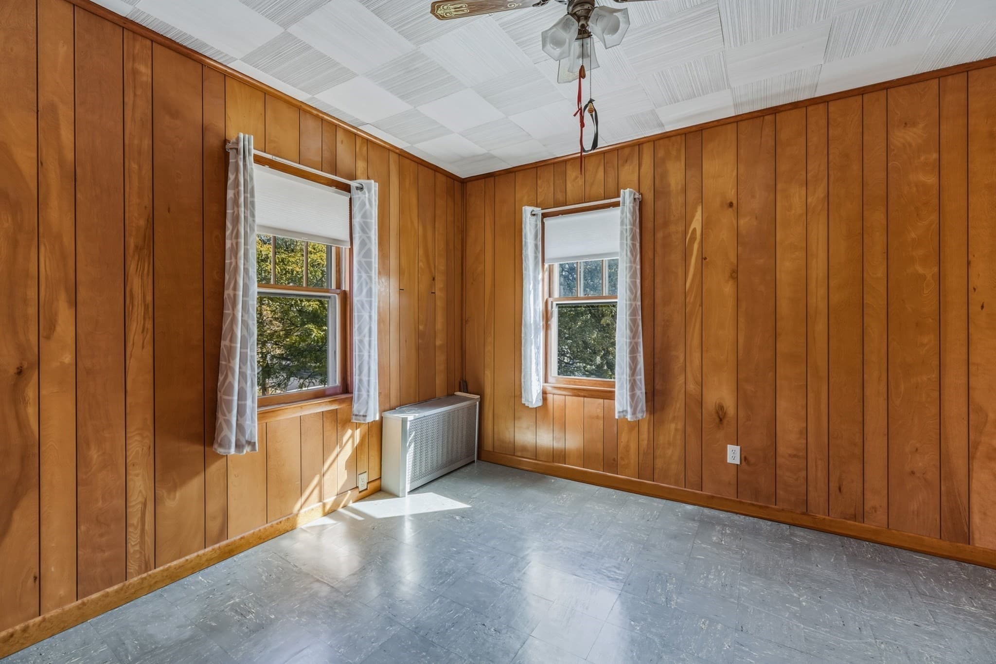 Single Family Residence at 196 Sargeant St, Holyoke MA 01040, photo 20 of 30