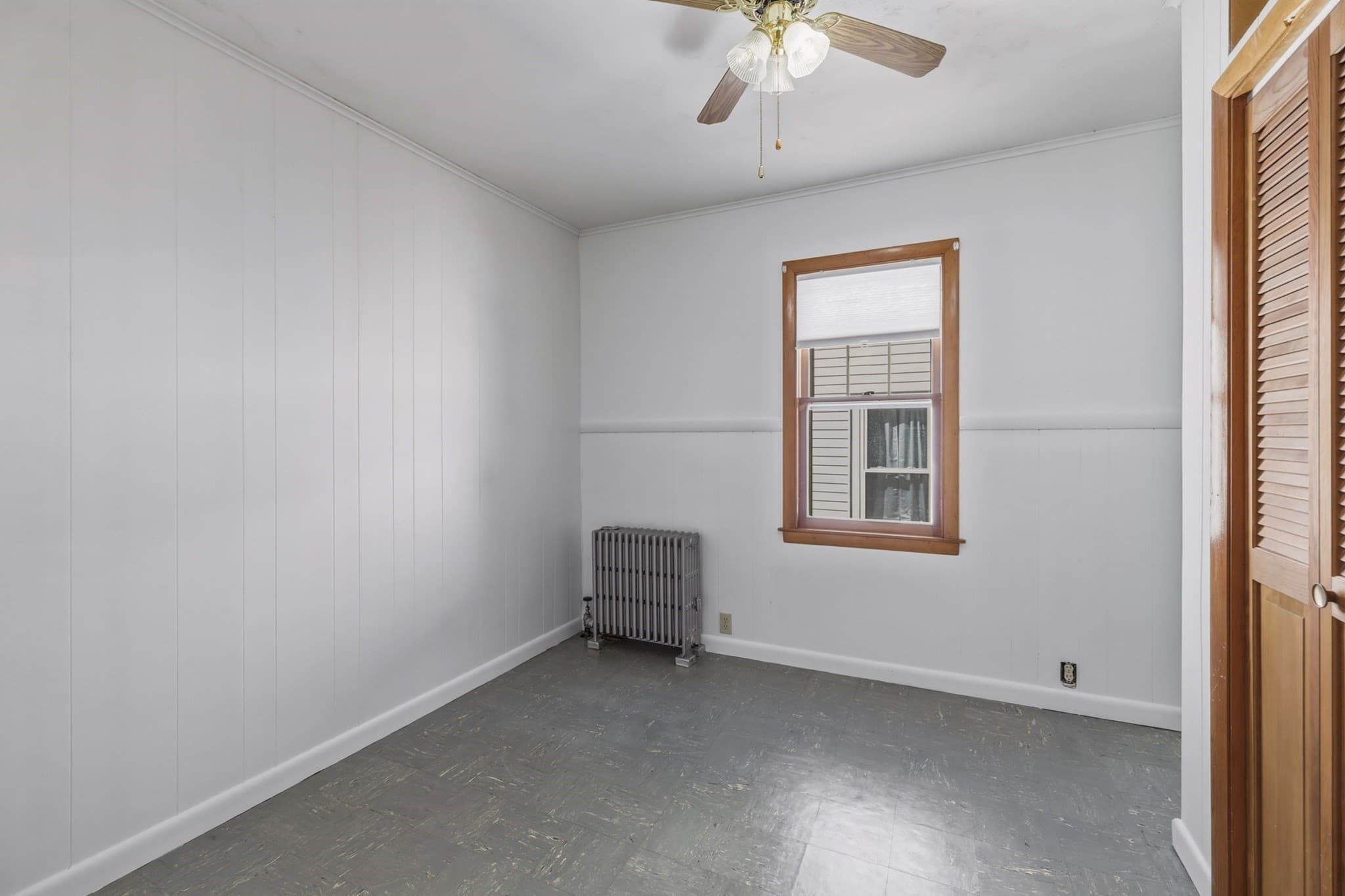 Single Family Residence at 196 Sargeant St, Holyoke MA 01040, photo 24 of 30