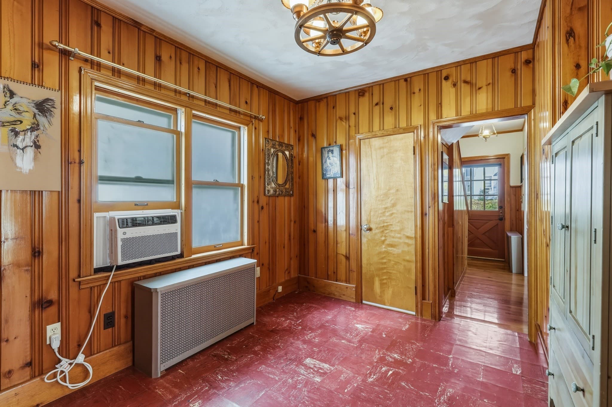 Single Family Residence at 196 Sargeant St, Holyoke MA 01040, photo 10 of 30