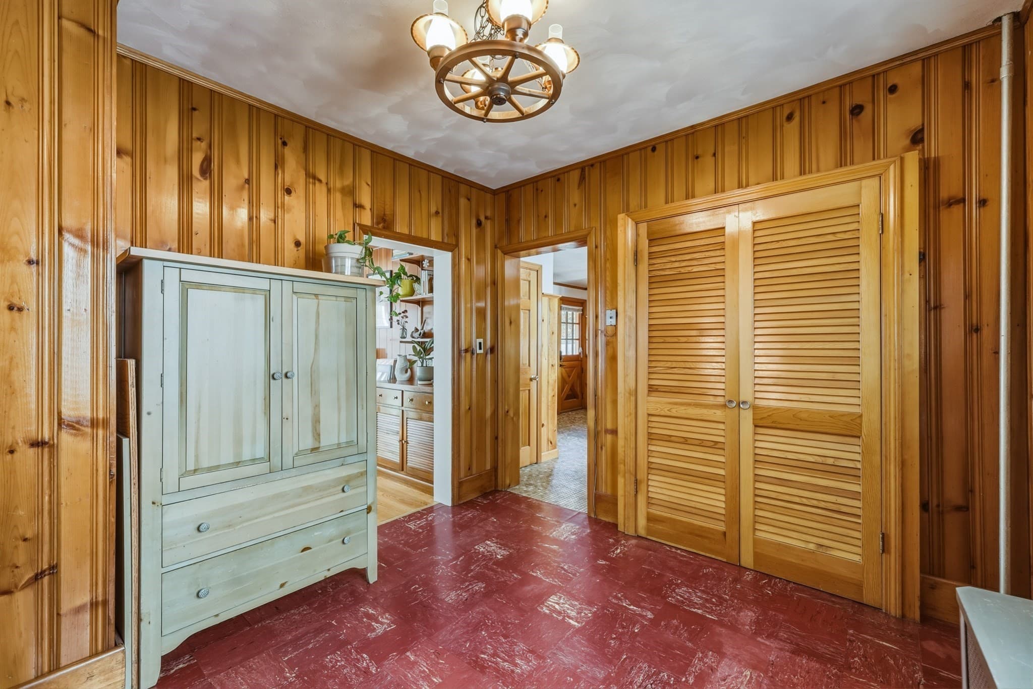 Single Family Residence at 196 Sargeant St, Holyoke MA 01040, photo 11 of 30