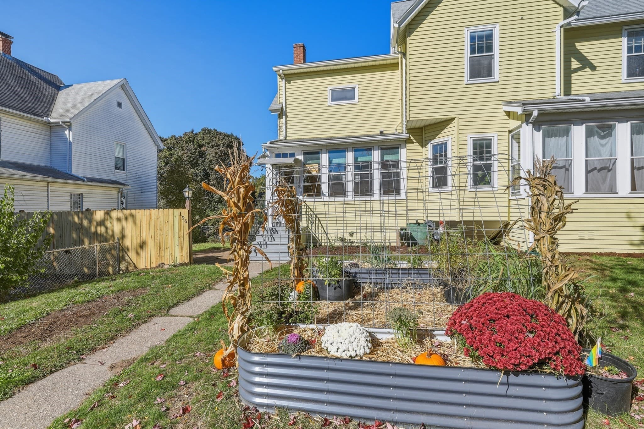 Single Family Residence at 196 Sargeant St, Holyoke MA 01040, photo 4 of 30