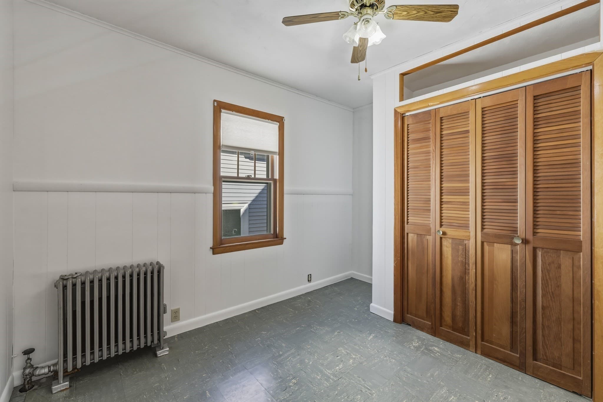 Single Family Residence at 196 Sargeant St, Holyoke MA 01040, photo 25 of 30