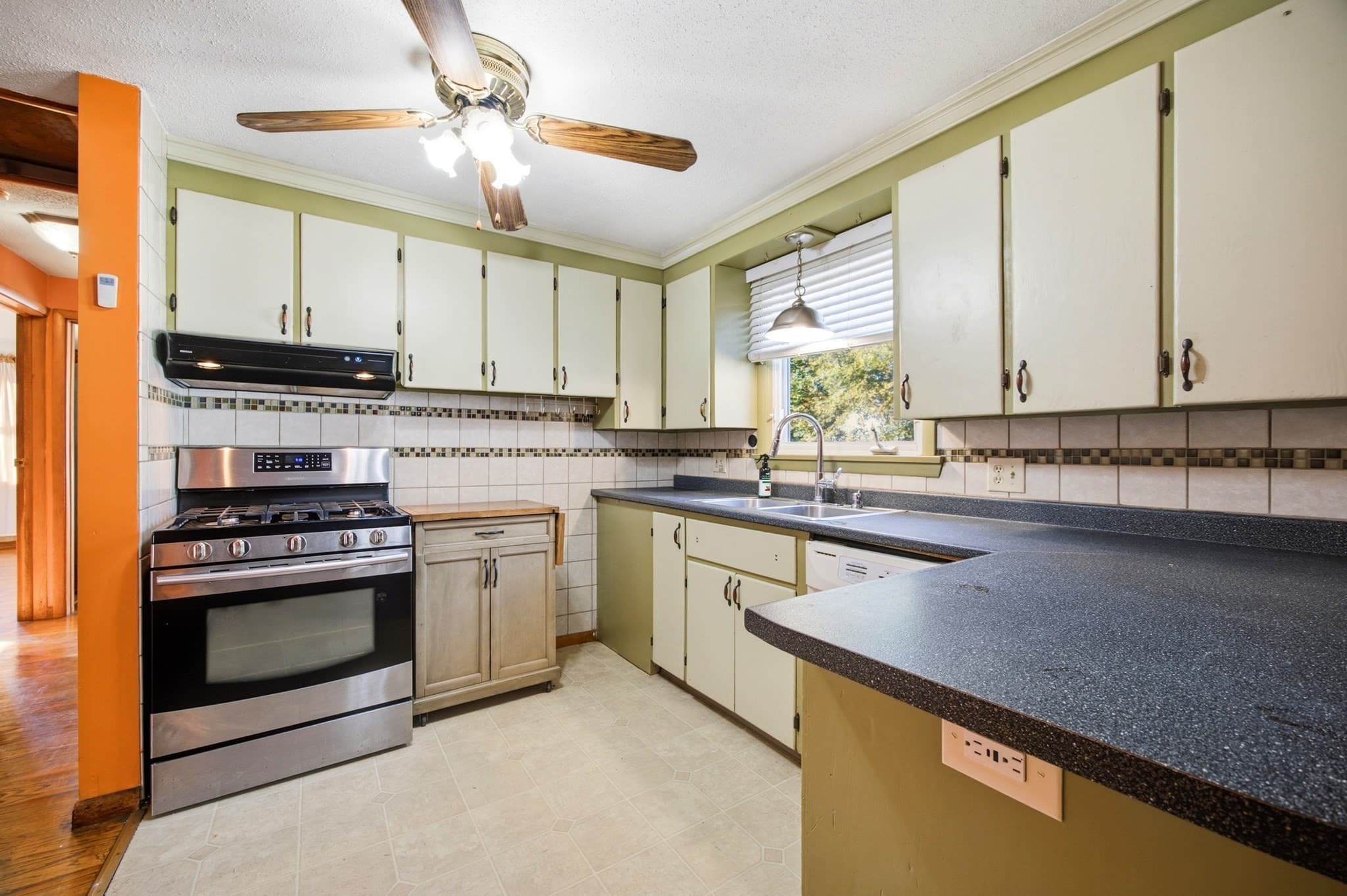 Single Family Residence at 42 Paulson Dr, West Springfield MA 01089, photo 7 of 42