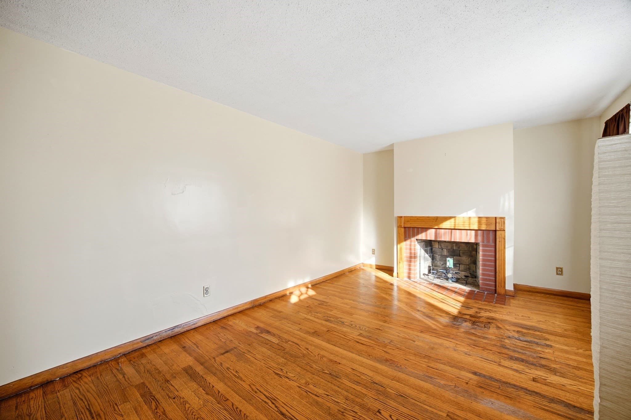 Single Family Residence at 42 Paulson Dr, West Springfield MA 01089, photo 4 of 42