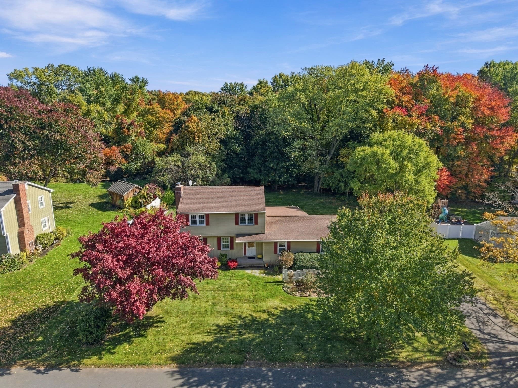 Single Family Residence at 74 Havenhurst Rd, West Springfield MA 01089, photo 2 of 40