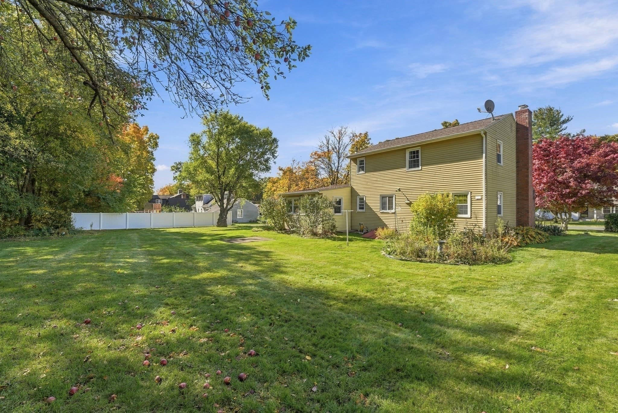 Single Family Residence at 74 Havenhurst Rd, West Springfield MA 01089, photo 6 of 40
