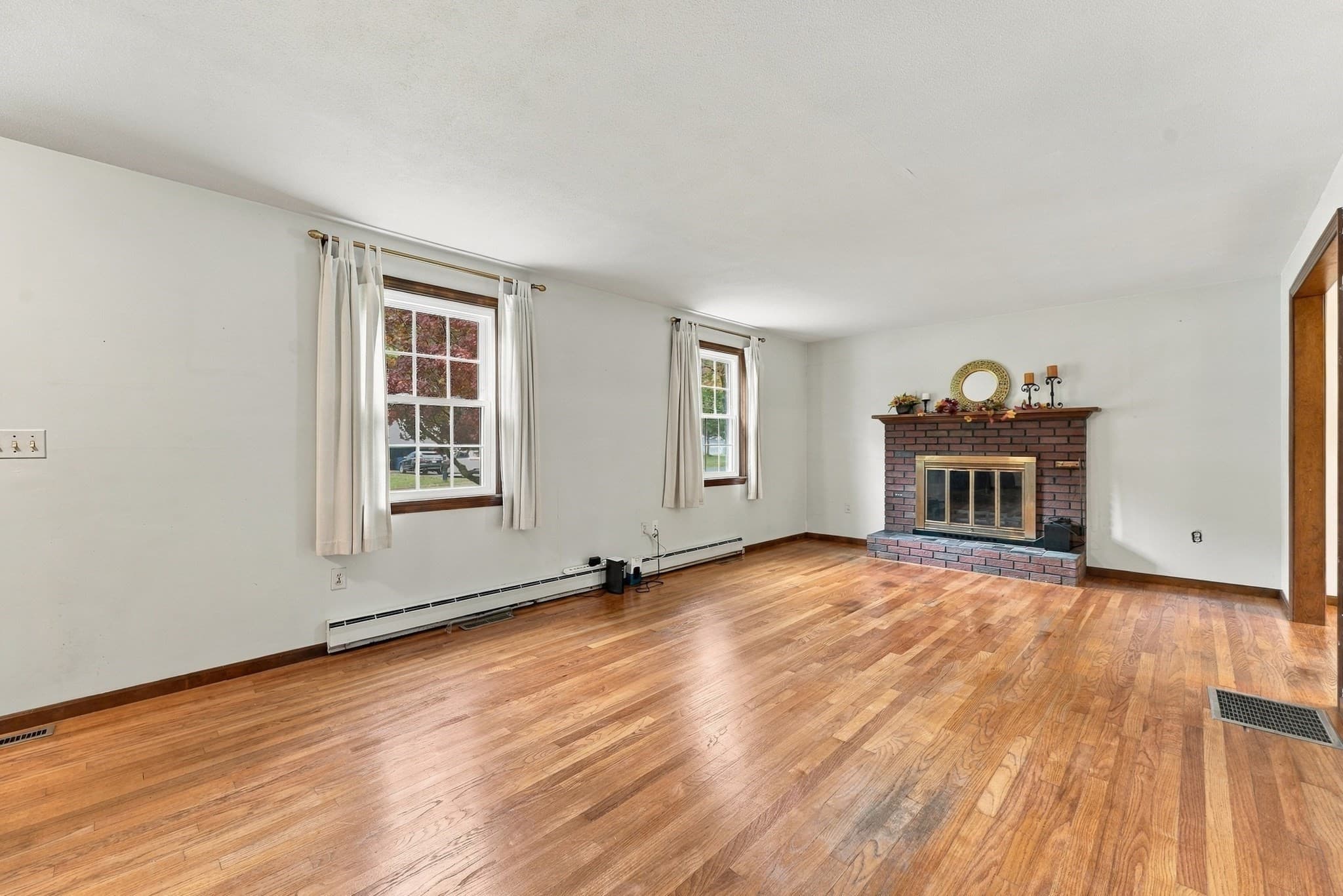 Single Family Residence at 74 Havenhurst Rd, West Springfield MA 01089, photo 7 of 40