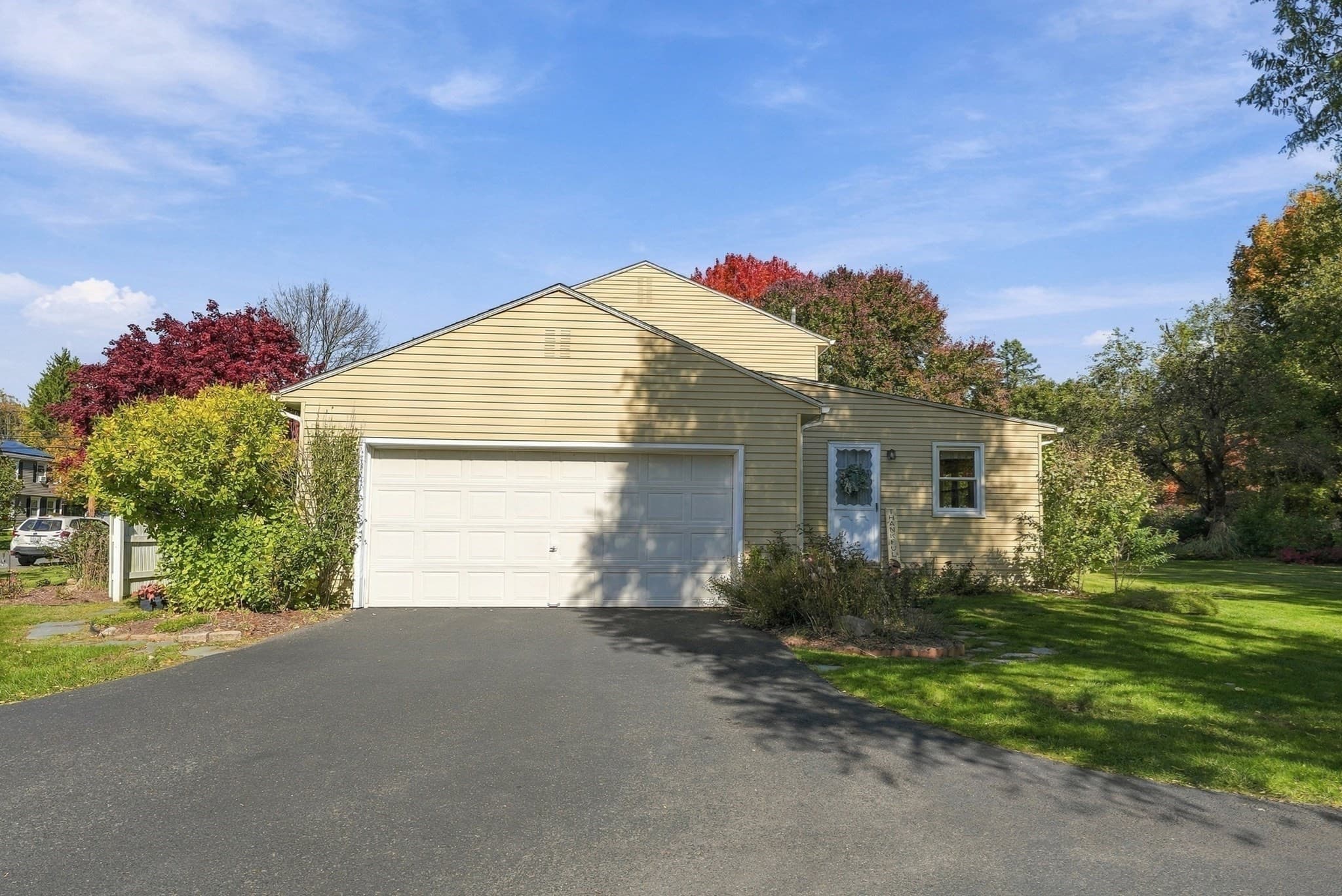 Single Family Residence at 74 Havenhurst Rd, West Springfield MA 01089, photo 5 of 40