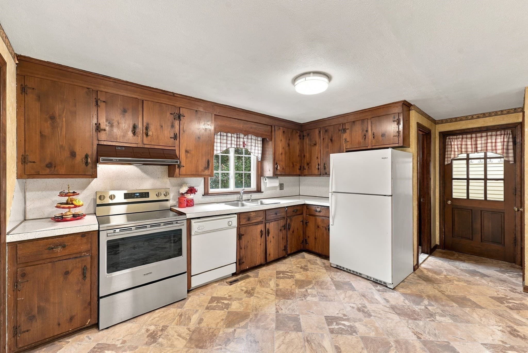 Single Family Residence at 74 Havenhurst Rd, West Springfield MA 01089, photo 15 of 40
