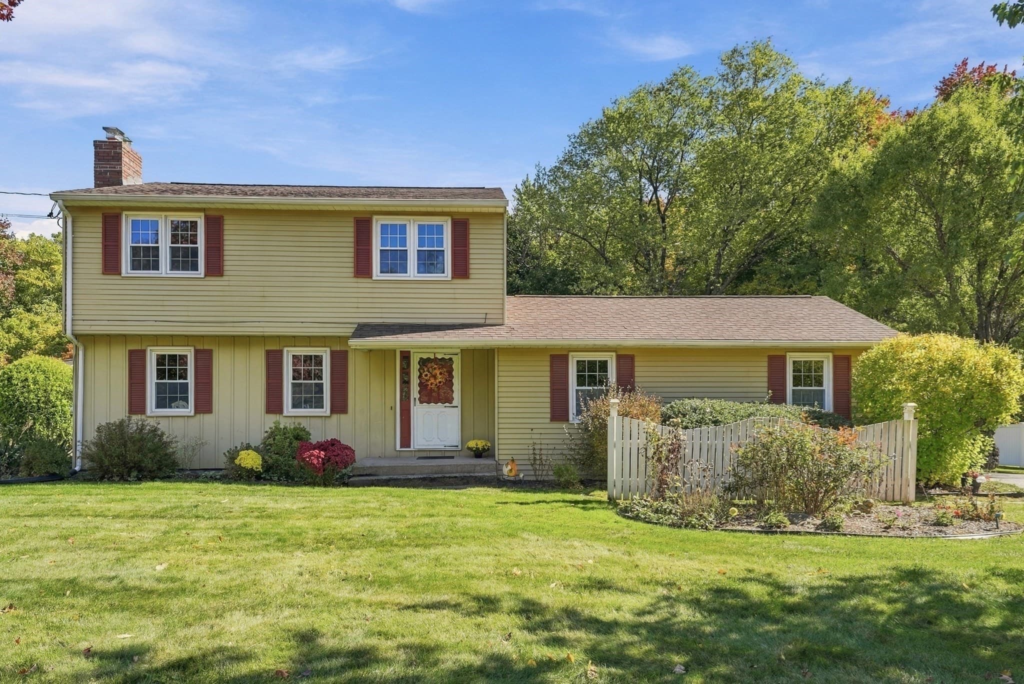 Single Family Residence at 74 Havenhurst Rd, West Springfield MA 01089, photo 4 of 40