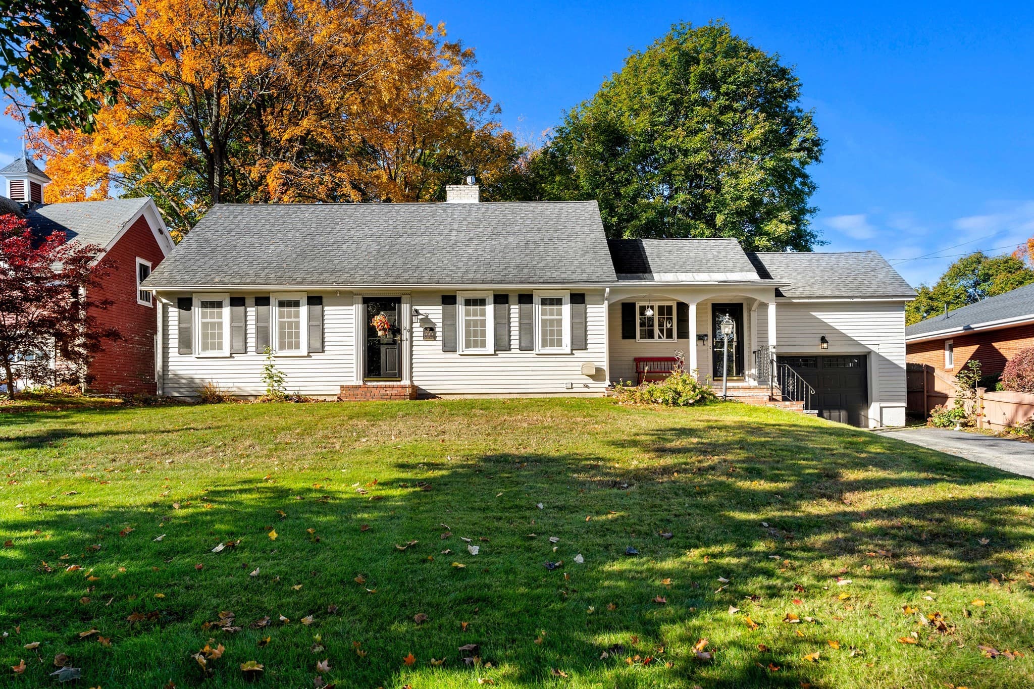Single Family Residence at 20 Rivercliff Rd, Lowell MA 01852, photo 2 of 28