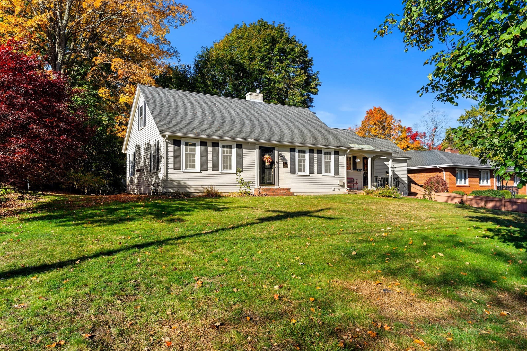 Single Family Residence at 20 Rivercliff Rd, Lowell MA 01852, photo 3 of 28