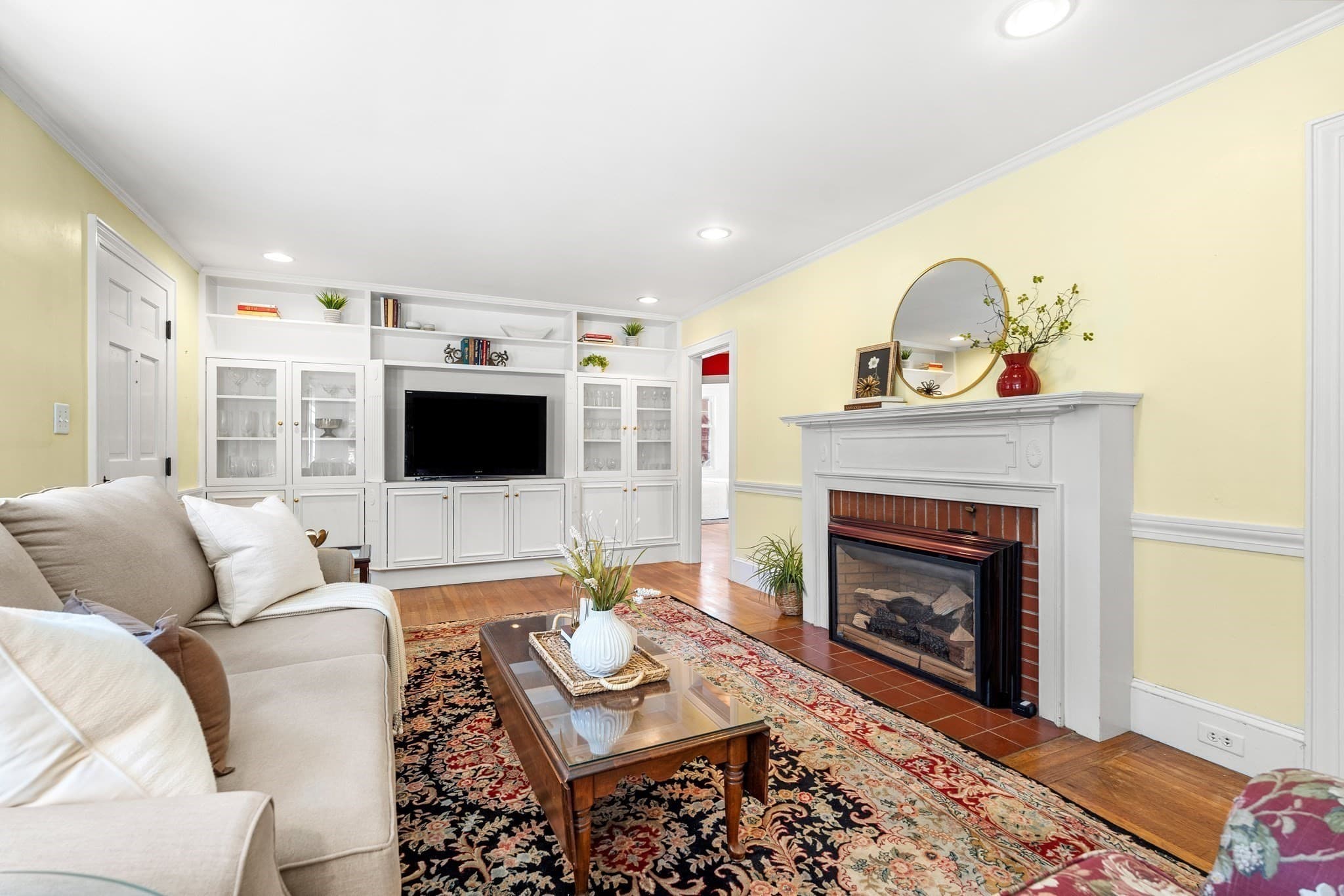 Single Family Residence at 20 Rivercliff Rd, Lowell MA 01852, photo 5 of 28