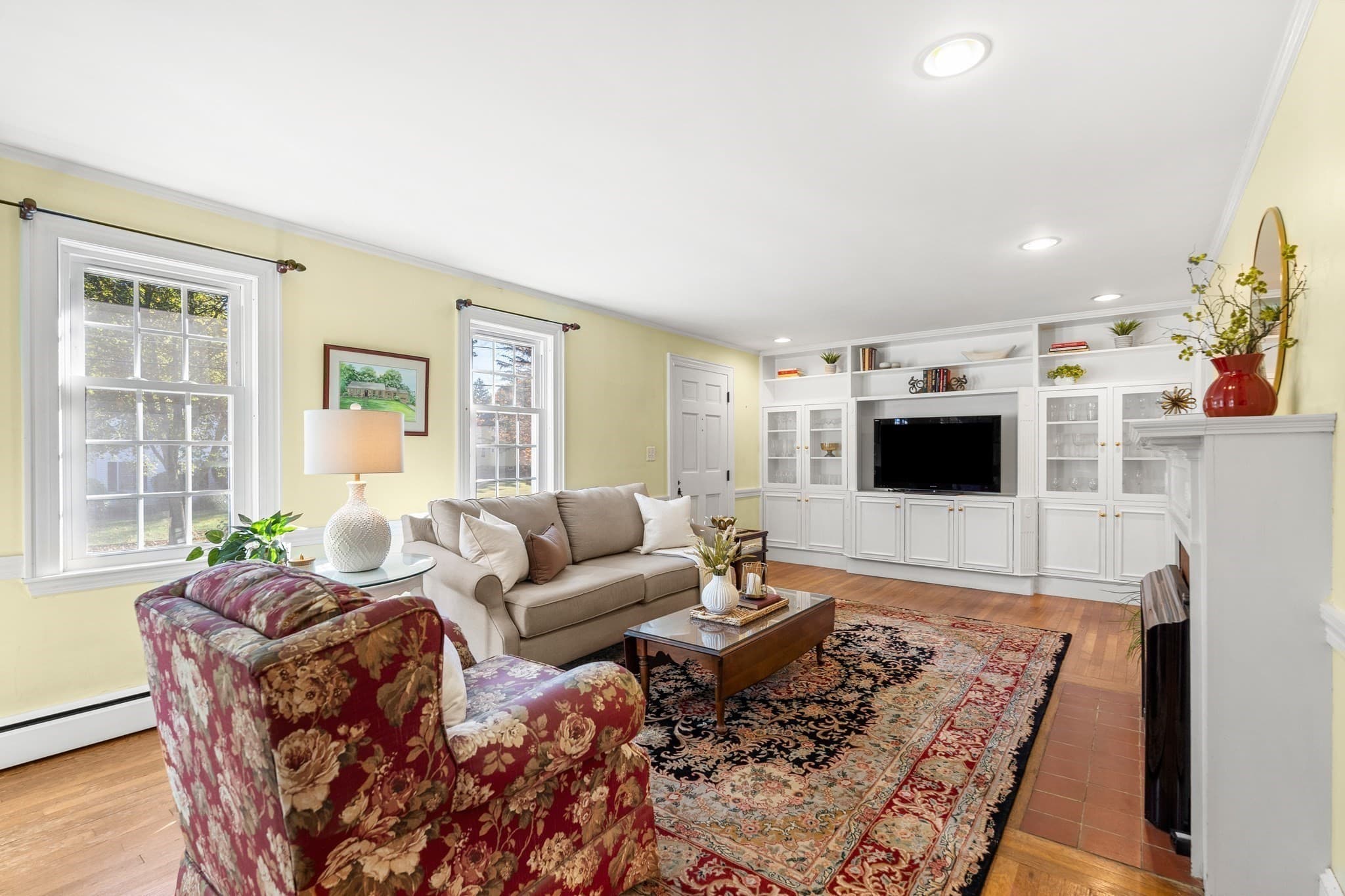 Single Family Residence at 20 Rivercliff Rd, Lowell MA 01852, photo 4 of 28