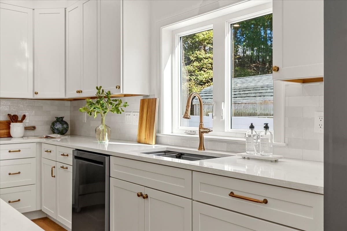 Single Family Residence at 5 Adelaide Way, Marshfield MA 02050, photo 9 of 33
