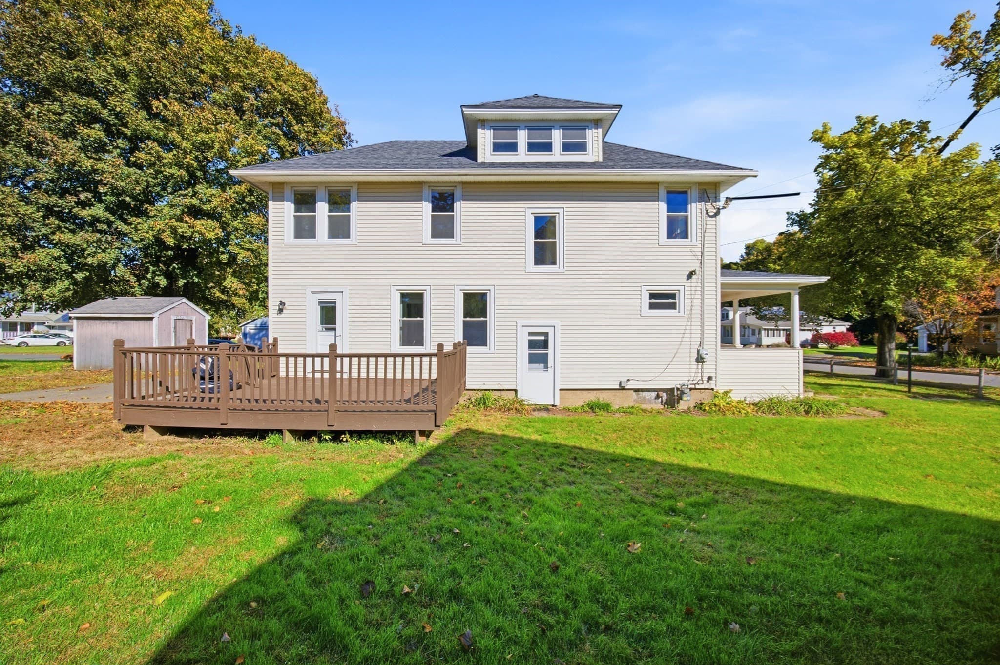 Single Family Residence at 25 Park Ave, Greenfield MA 01301, photo 5 of 36