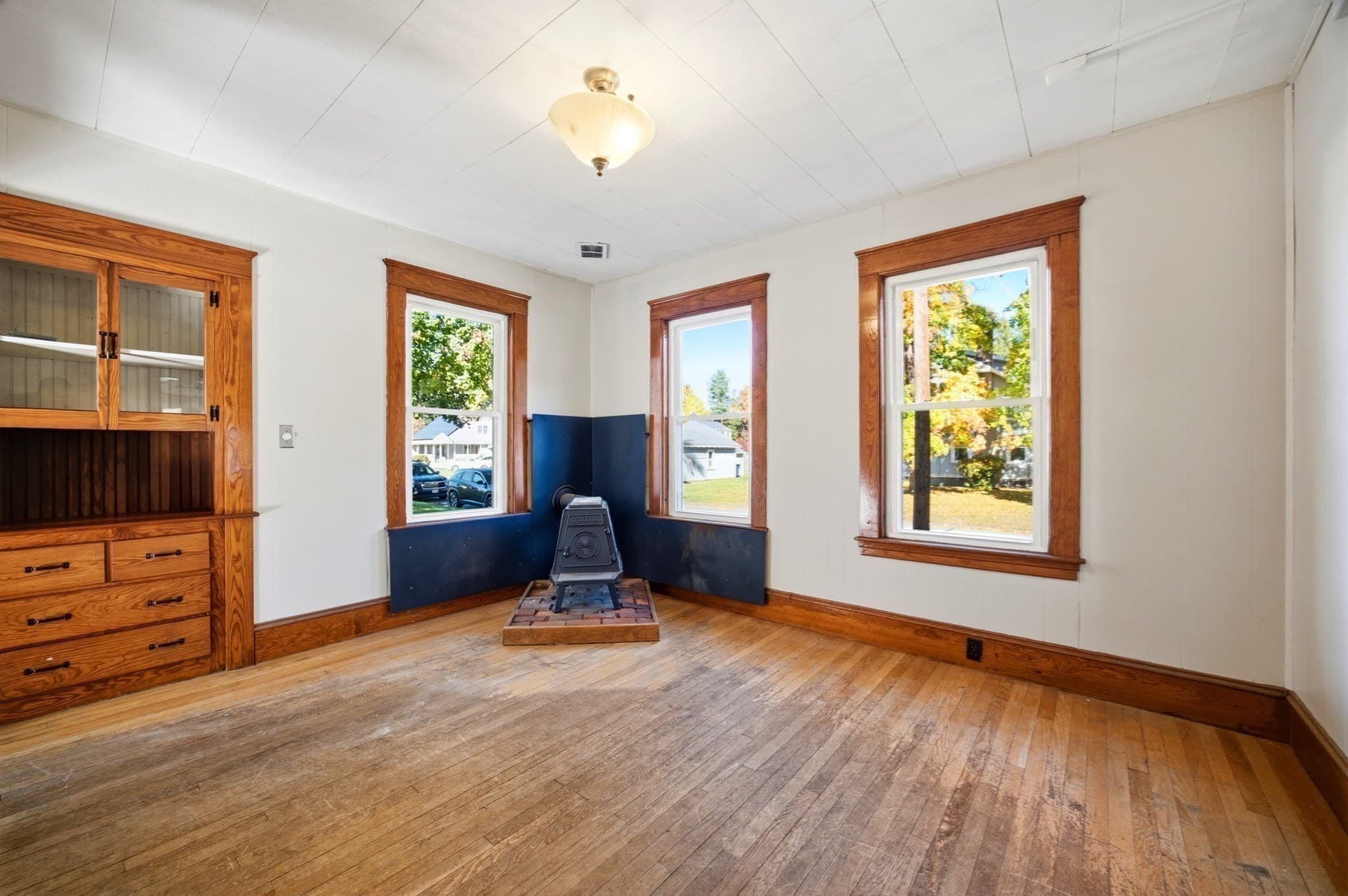 Single Family Residence at 25 Park Ave, Greenfield MA 01301, photo 15 of 36