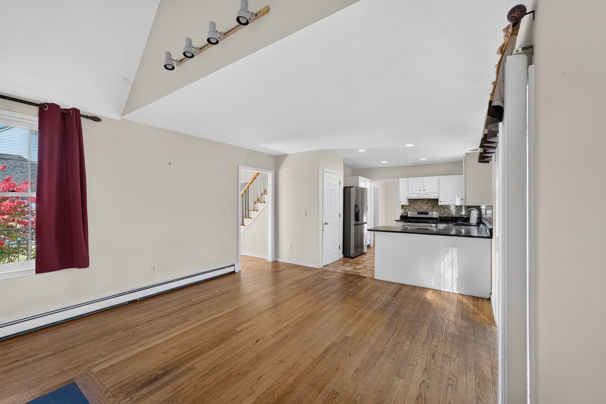 Single Family Residence at 9 Arbor Drive, Shrewsbury MA 01545, photo 7 of 31