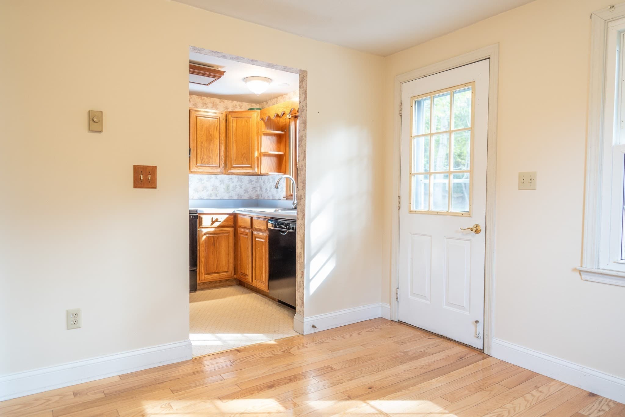 Single Family Residence at 174 S Yarmouth Rd, Dennis MA 02638, photo 5 of 24