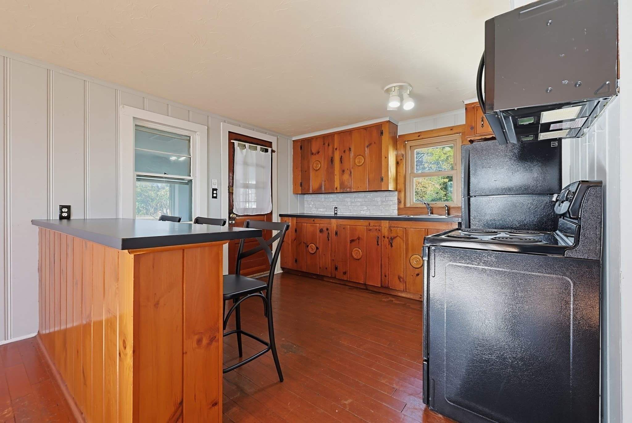 Single Family Residence at 29 Janet St, Plymouth MA 02360, photo 13 of 39