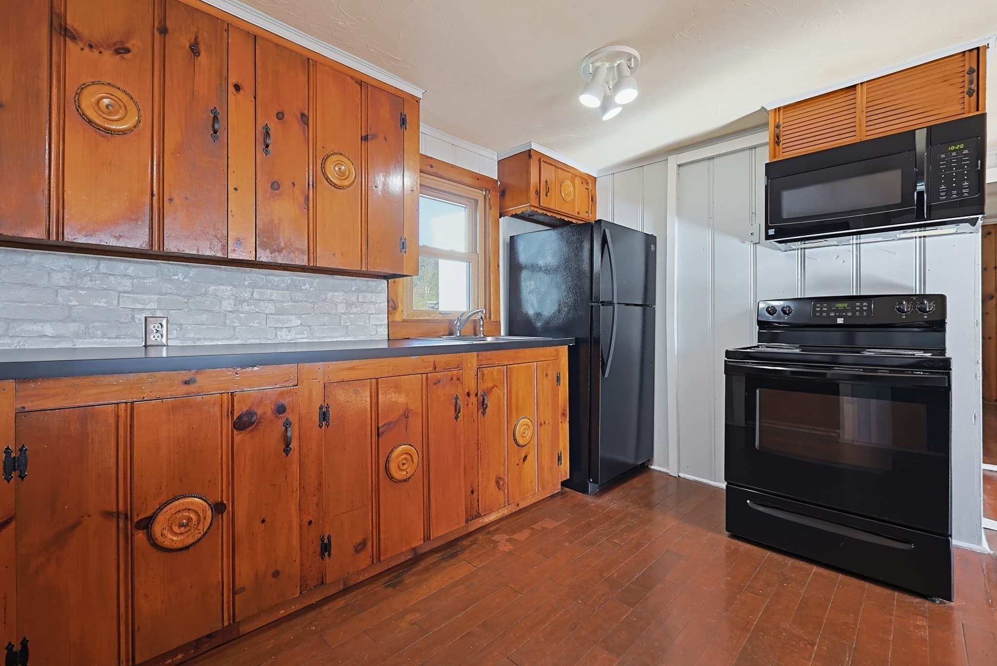 Single Family Residence at 29 Janet St, Plymouth MA 02360, photo 12 of 39